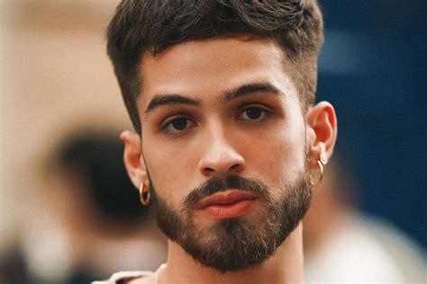 filho de leonardo gay|João Guilherme causa comoção na web ao apoiar a。